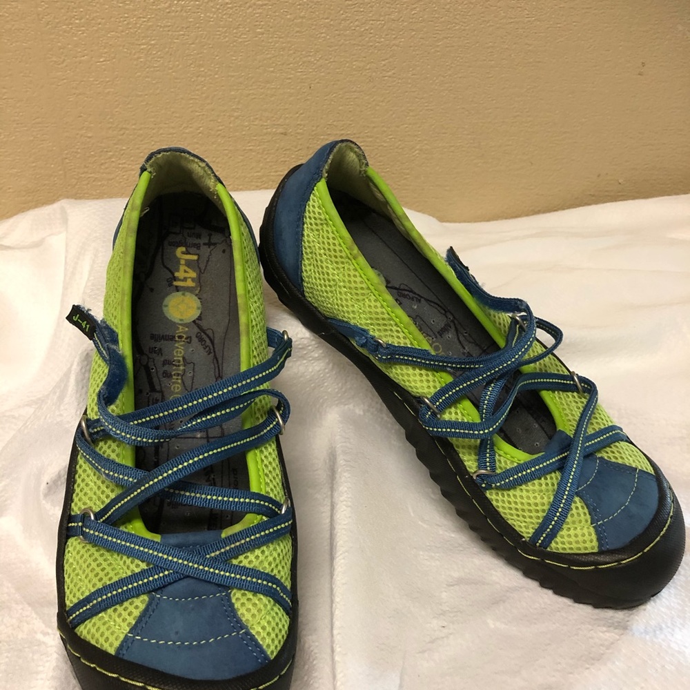 J-41 Sideline Women’s Shoes.